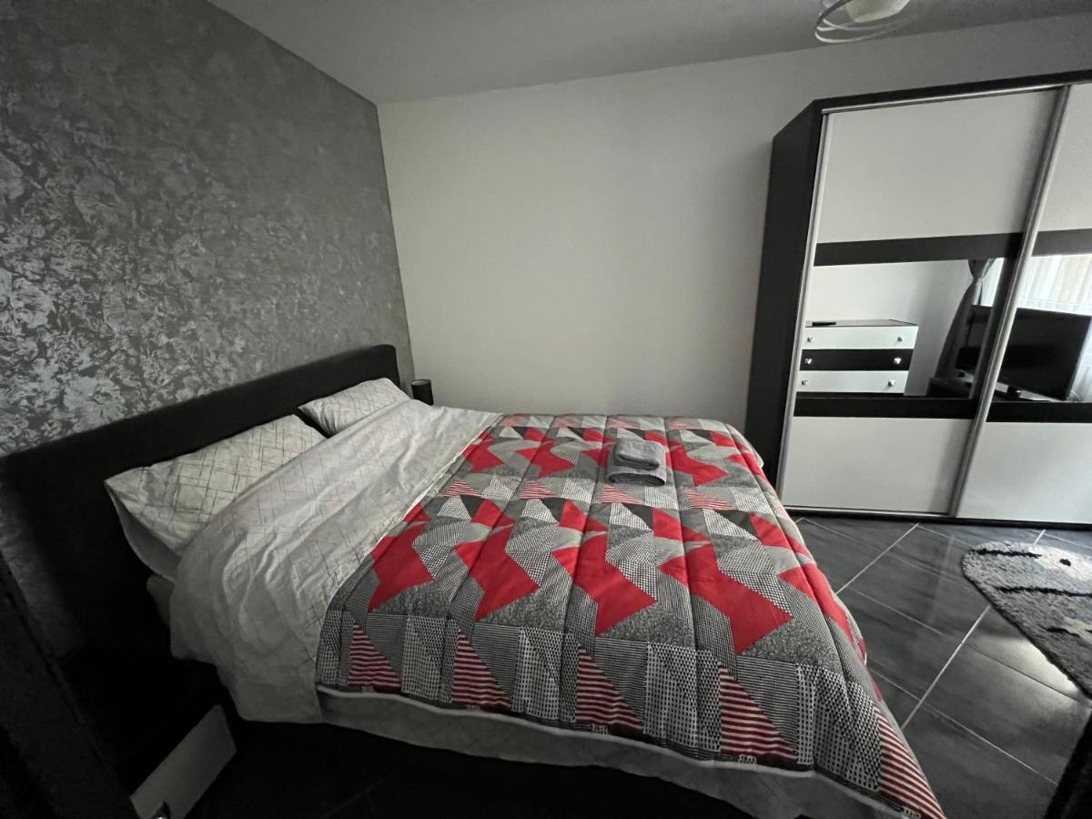 Apartament Spatios, Zona Centrala In Iasiアパートメント エクステリア 写真